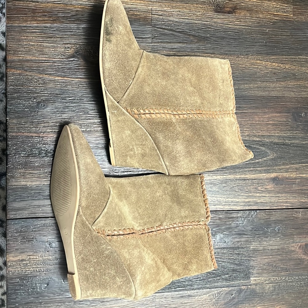 Charles David beige suede wedge pull on